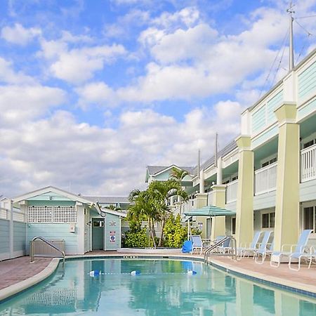 Resort Sixty-Six Holmes Beach Esterno foto