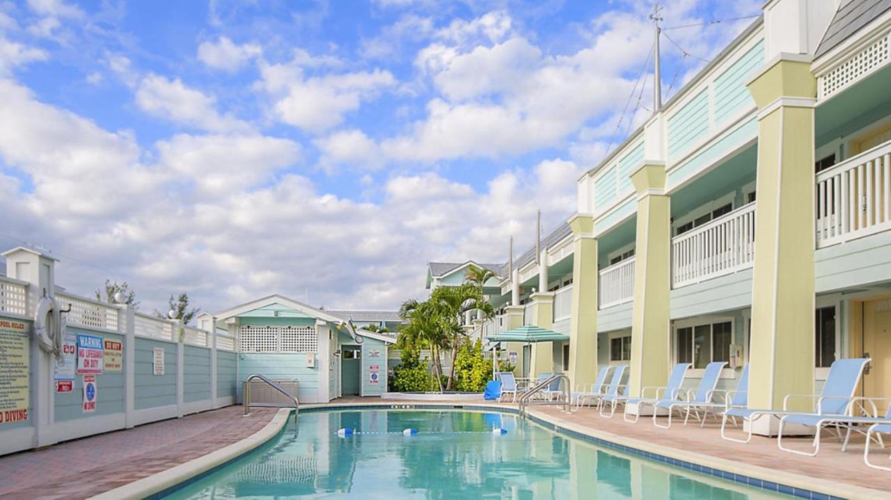 Resort Sixty-Six Holmes Beach Esterno foto
