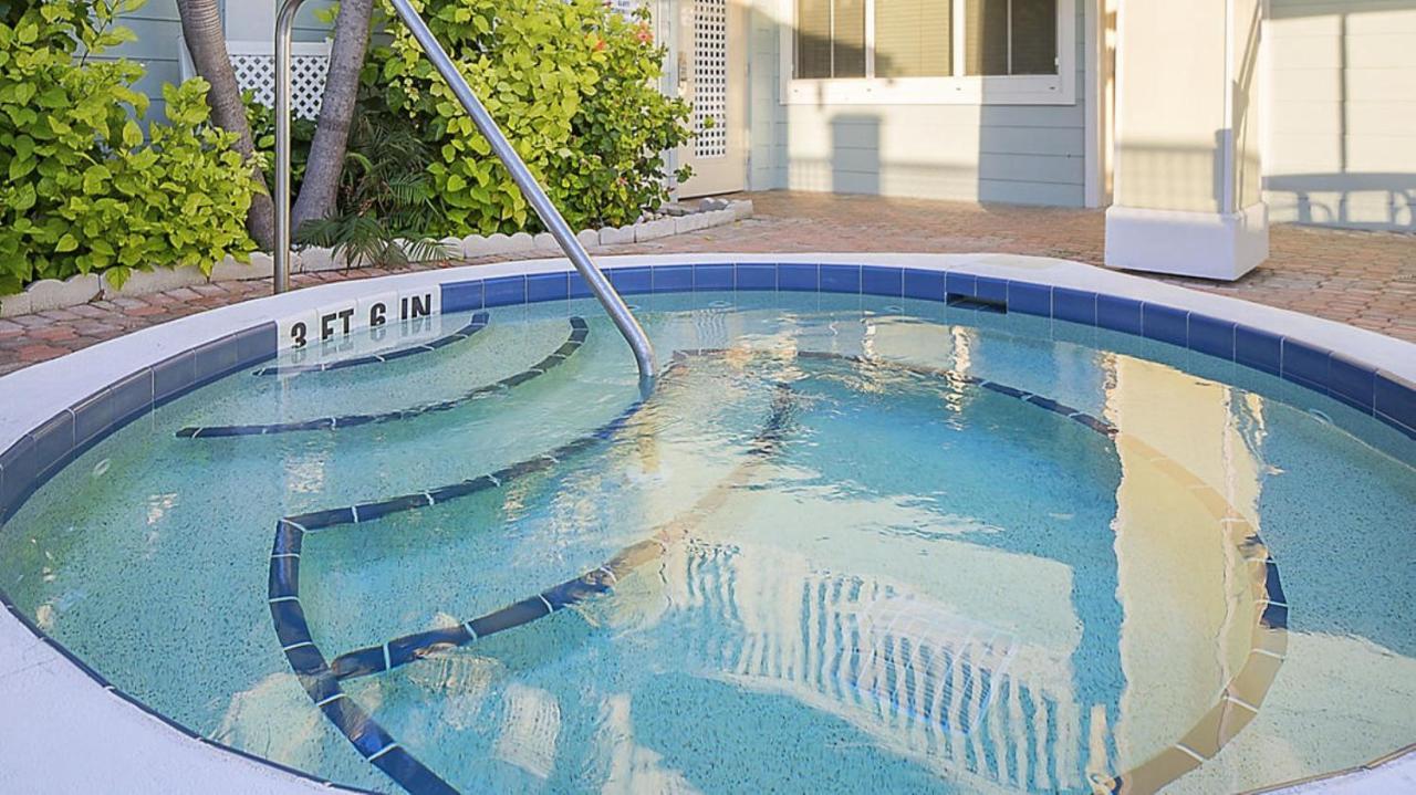 Resort Sixty-Six Holmes Beach Esterno foto